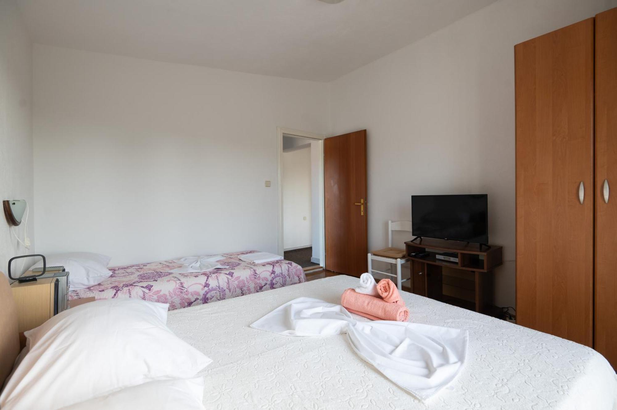 Marina'S Apartments Razanac Room photo